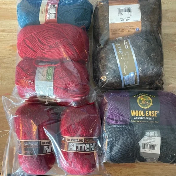 New Bundle Of Yarn Different Color - Picture 1 of 11
